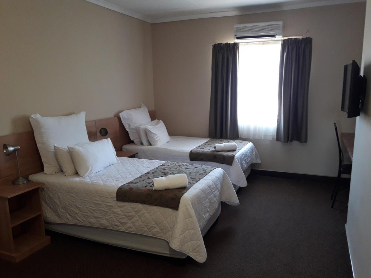 Airport Hotel Kimberley Ngoại thất bức ảnh